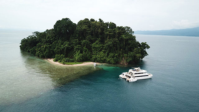Oceania liveaboard in PNG