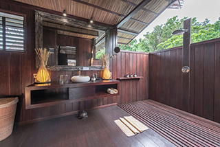 Bathroom - Deluxe Rooms - Papua Paradise Eco Resort - Indonesia Dive Resort