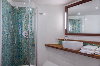 Manta Suite Bathroom - Scubaspa Ying - Maldives Liveaboards