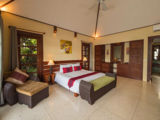 King-Bedroom - Garden Villa - Solitude Lembeh Resort - Indonesia Dive Resorts