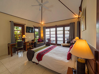 King-Bed Villa - Seafront Villa - Solitude Lembeh Resort - Indonesia Dive Resorts