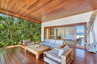 Living area - Deluxe Beachfront Villa - Tides Reach Resort