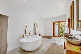 Bathroom - Standard Beachfront Villa - Tides Reach Resort