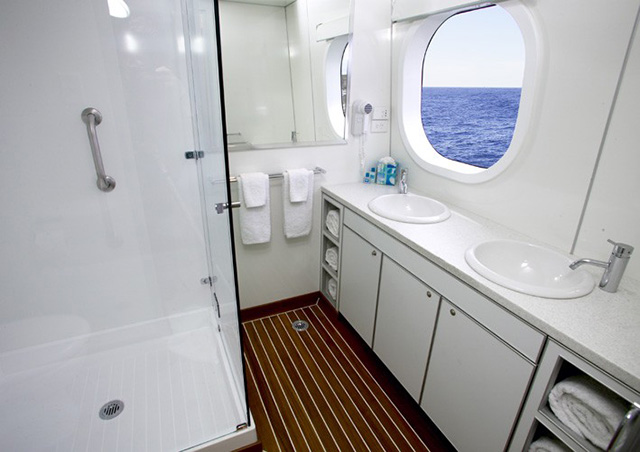 Explorer class cabin's bathroom - True North - Australia Liveaboard