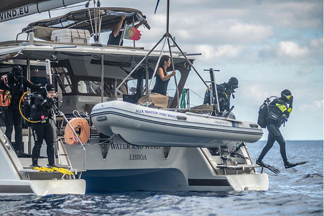 dive deck - sailing catamaran