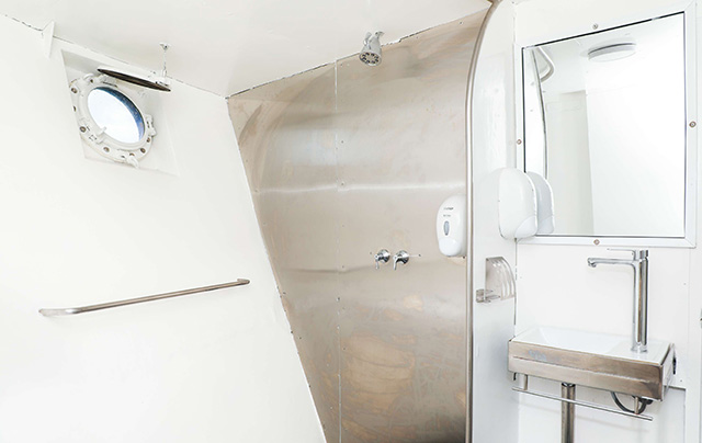 Bathroom - Queen Room - Ferox - Malpelo Island Live Aboard