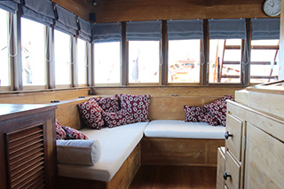 Living area - Tiaré  - Indonesia Liveaboard